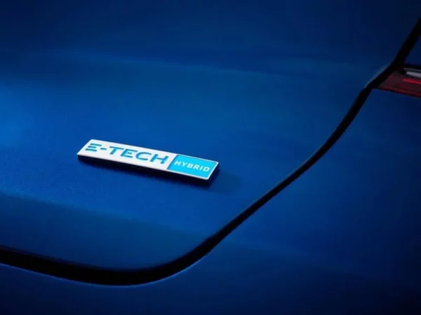 Renault Nuovo Captur E-Tech plug-in Hybrid - immagine 3